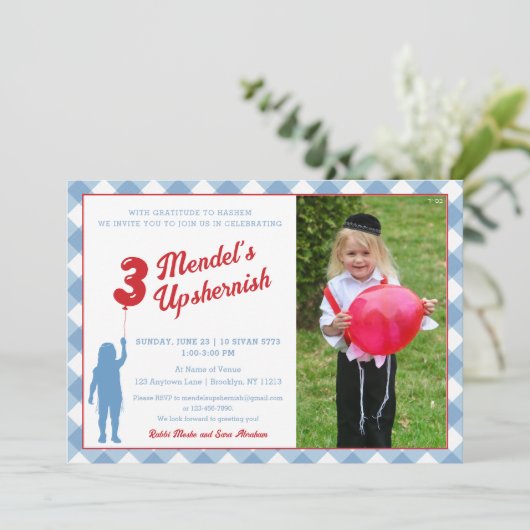 Blue Gingham Red Balloon Upsherin Fotouitnodiging Kaart (Staand voorkant)