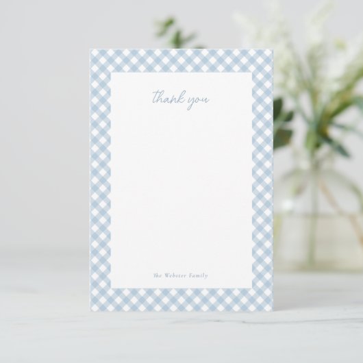 Blue gingham schattig gepersonaliseerd baby shower bedankkaart (Staand voorkant)
