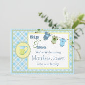 Blue Gingham Sip en See Bunting Baby Invitation Kaart (Staand voorkant)
