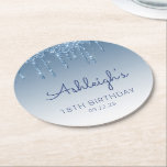 Blue Glitter Drip 18th Birthday Party Ronde Kartonnen Onderzetter<br><div class="desc">Deze onderzetters van het 18e verjaardagsfeestje zijn voorzien van een lichtblauw faux glitter drip border en blue ombre background. Pas hen met de naam van de gast van eer in blauw handschrift manuscript aan,  met haar verjaardag en datum hieronder in sans serif doopvont.</div>