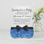 Blue Glitter-look Bow Graduation Party Invitation Kaart (Staand voorkant)