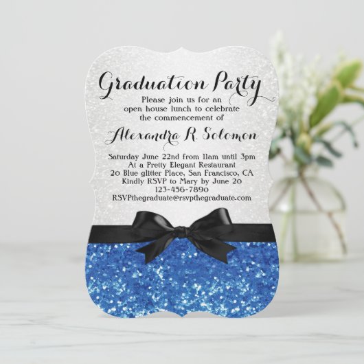 Blue Glitter-look Bow Graduation Party Invitation Kaart (Staand voorkant)
