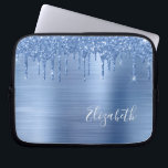 Blue Glitter Monogram Laptop Sleeve<br><div class="desc">Een speciaal vormig chassis en een speciaal draagtas met blauw faux glitter die een blauwe faux metallic achtergrond afdrukt. Monogram met jouw naam in een stijlvol wit manuscript.</div>