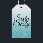 Blue Glitter Ombre 60 en Sassy 60th Birthday Cadeaulabel<br><div class="desc">Vier het veranderen van 60 in stijl met dit moderne 60ste verjaardagsontwerp op een turquoise blauwe glitter ombre achtergrond, deze chique 60ste verjaardagscadeau labels zijn ideaal voor het creëren van een fantastische 60ste verjaardagsviering. De woorden zestig en sassy zijn ingesteld met behulp van modern script. Als u hulp of bijpassende...</div>