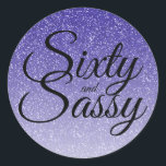 Blue Glitter Ombre 60 en Sassy 60th Birthday Ronde Sticker<br><div class="desc">Vier het draaien van 60 in stijl met dit chique 60ste verjaardagsontwerp op een koninklijke blauwe glitter ombre achtergrond. De woorden 60 en sassy zijn gezet met behulp van elegant schrift. Als u hulp of bijpassende producten nodig hebt, neem dan contact met ons op via onze winkel. We helpen je...</div>