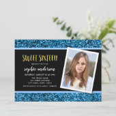 Blue Glitter Sweet 16 foto verjaardag uitnodiging (Staand voorkant)