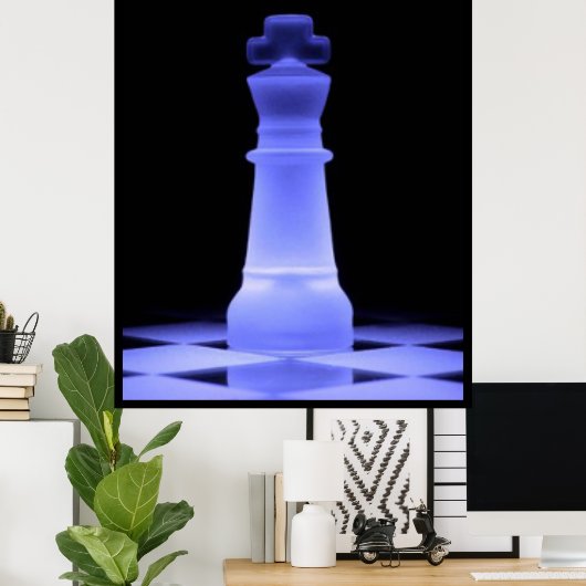 Blue Glowing King Chess Piece Poster (Thuiskantoor)