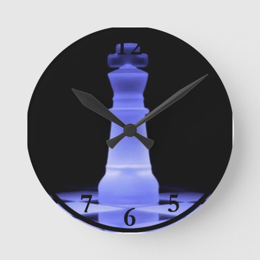 Blue Glowing King Chess Piece Ronde Klok (Voorkant)