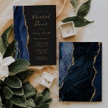 Blue Gold Agate Dark Wedding Rehearsal Dinner Kaart<br><div class="desc">De linkse rand van deze elegante moderne huwelijksrepetitie is voorzien van een blauw-marinegrens-waterverf-grens met een faux goudglitter. De aanpasbare tekst combineert goudkleurige handteksten,  copperplate en cursieve doopvonten op een off-black achtergrond. De achterzijde is voorzien van een passend blauw en goudblauw ontwerp voor de marine.</div>