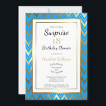 Blue Gold Chevron Surprise 18th Birthday Dinner Kaart<br><div class="desc">Een modern blauw en gouden chevron verraste de 18de uitnodiging van het verjaardagsdiner.</div>
