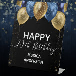 Blue Gold Happy 70th Birthday Pedestal Sign Reclamebord Met Voetstuk<br><div class="desc">Elegant faux blauw en goudglitterballonnen op de bovenste grens. Alle tekst kan worden aangepast en kan eenvoudig worden gewijzigd voor uw eigen wensen. Elk jaar kan de leeftijd worden gewijzigd</div>