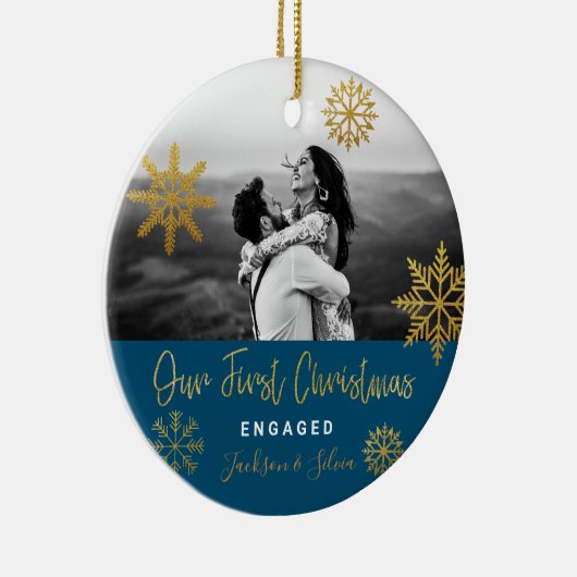 Blue Gold Snowflakes First Kerstmis Engaged Keramisch Ornament (Rechts)