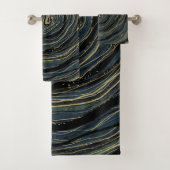 Blue Gold Swirl Glam Art Bad Handdoek (Insitu)