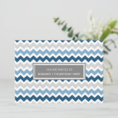 Blue Gray Chevron 17th Birthday Party Invitation Kaart (Staand voorkant)
