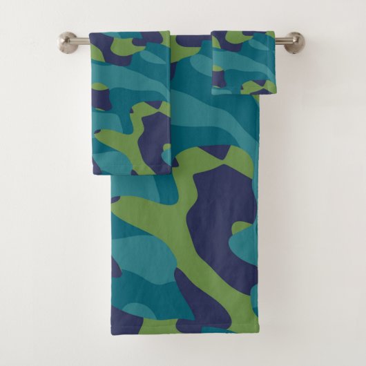 Blue Green and Teal Camo Abstract Bad Handdoek (Insitu)