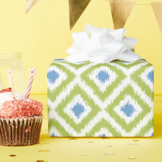 Blue Green Diamonds Ikat Pattern Cadeaupapier (Verjaardagsfeest)