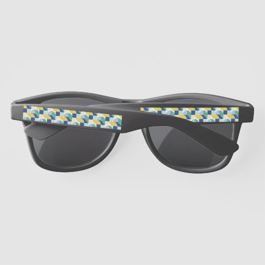 Blue Green Yellow Abstract Geometric Pattern Zonnebrillen (Achterkant)