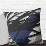 Blue Grey Black Abstract Waterverf Sierkussen<br><div class="desc">Moderne gooi kussens biedt een stijlvol artistiek ontwerp in een blauw, grijs en zwart kleurenpalet. Deze artistieke samenstelling is geconstrueerd uit een artistiek houtsblok, gelaagd over de elementen van het het stijlontwerp van Memphis; de gelaagde elementen van het ontwerp creëer hoogtepunten en schaduwen. De schaduwen van grijze witte en zwarte...</div>