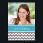 Blue Grey Foto 18th Birthday Party Invitations Kaart<br><div class="desc">Aangepast Foto 18e verjaardag van het feest in elegant en modern blauwgroen blauw,  houtskool grijs en wit,  leuk en casual chevron zigzags stripespatroon. Voeg jouw naam,  foto,  en partijdetails voor een unieke en stijlvolle 18de uitnodiging van de verjaardagspartij toe.</div>