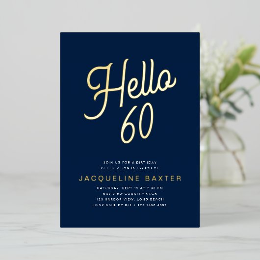 Blue Hallo 60 Gold Script 60th Birthday Party Folie Uitnodiging (Staand Voorkant)