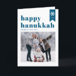 Blue Happy Hanukkah Typography Snowflakes Foto Feestdagen Kaart<br><div class="desc">Happy Hanukkah! | Verstuur je vakantiewensen met deze aanpasbare Hanukkah-fotokaart. Het is voorzien van blauwe retro gewaagde typografie,  eenvoudig sneeuwvlokken accent en feestelijk patroon. Personaliseer door namen,  jaar en foto toe te voegen. Deze feestelijke foto Happy Hanukkah-kaart is verkrijgbaar in verschillende kleuren en in verschillende vormen.</div>