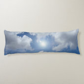 Blue Heaven Clouds + jouw ideeën Lichaamskussen (Achterkant)
