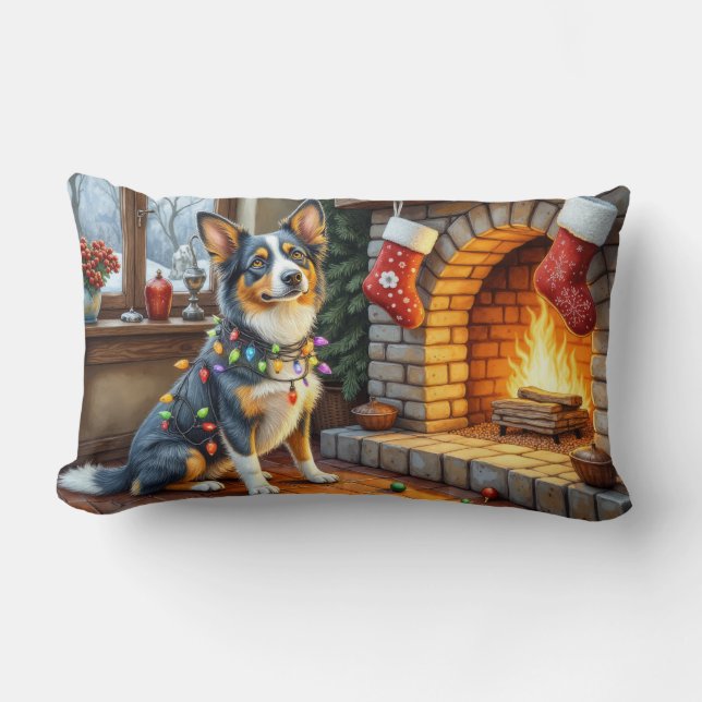 Blue Heeler Fireplace with Christmas Lights Kussen (Voorkant)