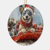 Blue Heeler Hond in Sledge Laat het Sneeuw Kerstmi Keramisch Ornament (Links)