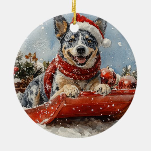 Blue Heeler Hond in Sledge Laat het Sneeuw Kerstmi Keramisch Ornament (Achterkant)