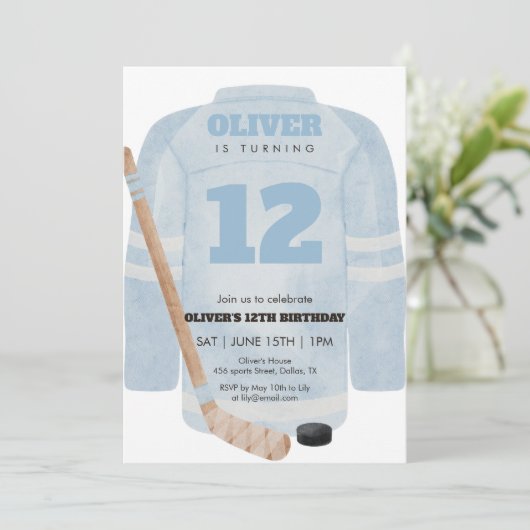 Blue Hockey Jersey Birthday Invitation Kaart (Staand voorkant)