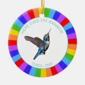 Blue Hummingbird op regenboogkleuren Keramisch Ornament (Voorkant)
