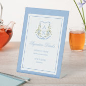 Blue Hydrangea Crest Monogram Tabletop Bar Sign Reclamebord Met Voetstuk (Insitu)
