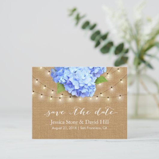 Blue Hydrangea Floral Rustic Wedding Save the Date Aankondigingskaart (Staand voorkant)