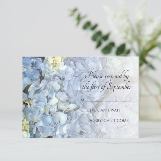 Blue Hydrangea Floral Wedding RSVP Response Kaartje (Staand voorkant)