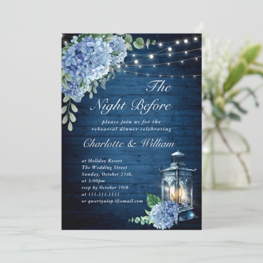 Blue Hydrangea Lantern Navy Wood Rehearsal Dinner Kaart (Staand voorkant)