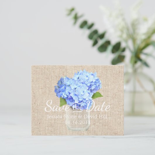 Blue Hydrangea Mason Jar Wedding Save the Date Aankondigingskaart (Staand voorkant)