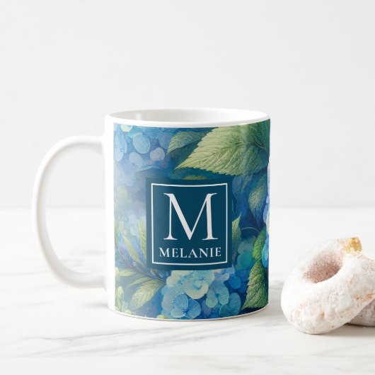 Blue Hydrangea Mok met aangepaste monogram (Met donut)