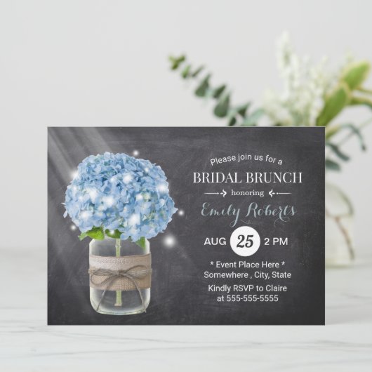 Blue Hydrangea Vrijgezellenfeest Rustic Chalkboard Kaart (Staand voorkant)