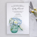 Blue Hydrangeas in Vase Wedding Rehearsal Dinner Kaart<br><div class="desc">Nodig gasten uit aan een pre-huwelijkspartij die de Bride en de Groom vereert om met de Blauwe Bloemen van de Hydrangea in de Uitnodiging van het Wronkelen van het Vashuwelijk te zijn. Deze elegante maaltijd uit de bloementenwedstrijd is voorzien van een vreemde florale foto van een roestkleurige blauwe glazen pot...</div>