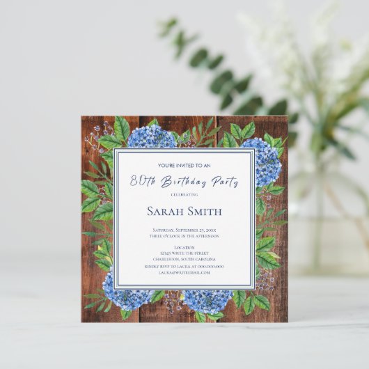 Blue Hydrangeas Rustic Wood 80th Birthday Party Kaart (Staand voorkant)