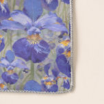 Blue Iris Floral Pattern Sjaal<br><div class="desc">Deze blauwe irissjaal zal een spetter van kleur aan onze outfit toevoegen. Draag het in stijl! Ontworpen door een wereldberoemde kunstenaar ©Tim Coffey.</div>