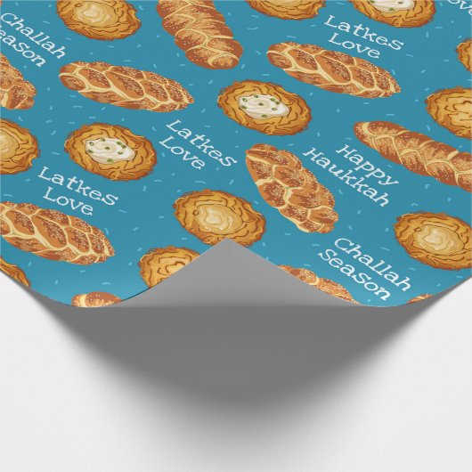 Blue Latkes and Challah Bread Hanukkah Pattern Cadeaupapier (Hoek)