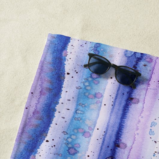 Blue Lavender White Waterverf Streaks-Monogrammed Strandlaken (In situ)