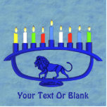 Blue Lion Menorah Fotobeeldje Magneet<br><div class="desc">Hij is uitgerust met een blauw, leeuwengemetselde Chanukkah-menorah met alle acht kaarsen en het verbranden van de shamash. Voeg je eigen tekst toe. Chanoeka is het mid-winter "Festival of Lights".</div>