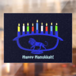 Blue Lion Menorah Raamsticker<br><div class="desc">Hij is uitgerust met een blauw, leeuwengemetselde Chanoekapenmenorah met alle acht kaarsen en de shamash die boven op een sterrenachtergrond staat. tekst lezen: "Happy Hanukkah!" verschijnt ook.. Chanoeka is het mid-winter "Festival of Lights". Het kan me vrij zijn om te vragen of je hulp nodig hebt bij andere maten. Klik...</div>