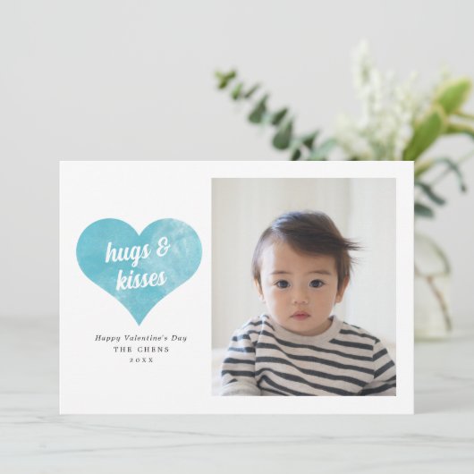 Blue Love Heart Moderne Valentijnsdag Foto Feestdagenkaart (Staand voorkant)