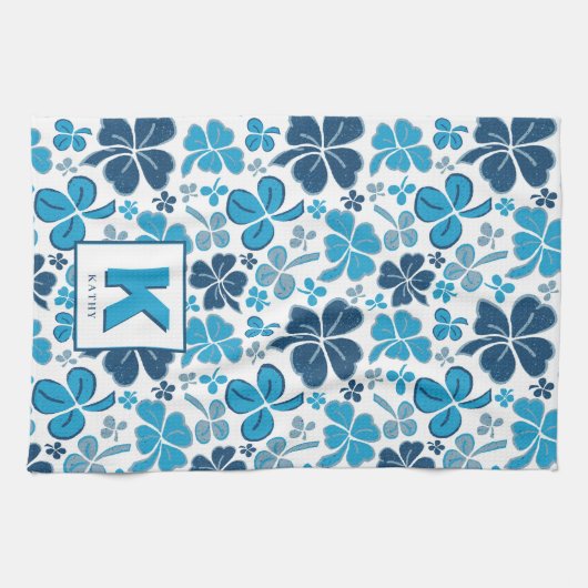 Blue Lucky Shamrock Clover Pattern Monogrammed Theedoek (Horizontaal)