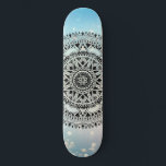 Blue Mandala Geometric Abstract Pattern Persoonlijk Skateboard<br><div class="desc">Een prachtig mandala symmetrisch geometrisch patroon op een blauwe bokeh shimmer achtergrond.</div>