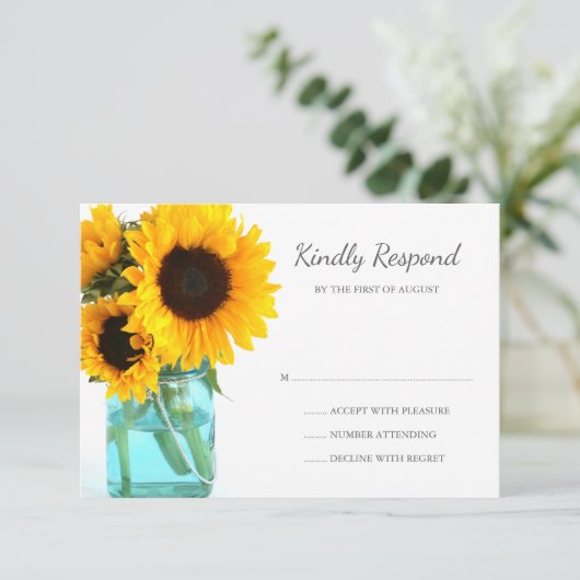 Blue Mason Jar Sunflower Wedding RSVP Kaartje (Staand voorkant)