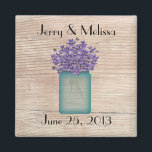 Blue Mason Jar Violets Wedding Favor Magnet<br><div class="desc">Deze blauwe Mason Jar van Violets Wedding Favor Magnet is geweldig voor de lente,  de zomer of de gewelddadige bruiloft. Zoek passende uitnodigingen,  RSVP's en sla de aankondigingen van de Datum op.</div>